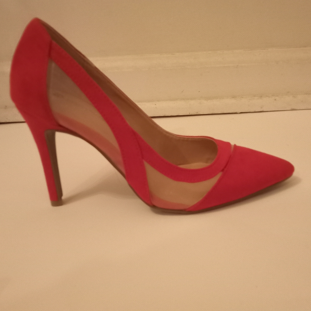 Metropolitan View Red Heels - Picture 5 of 7